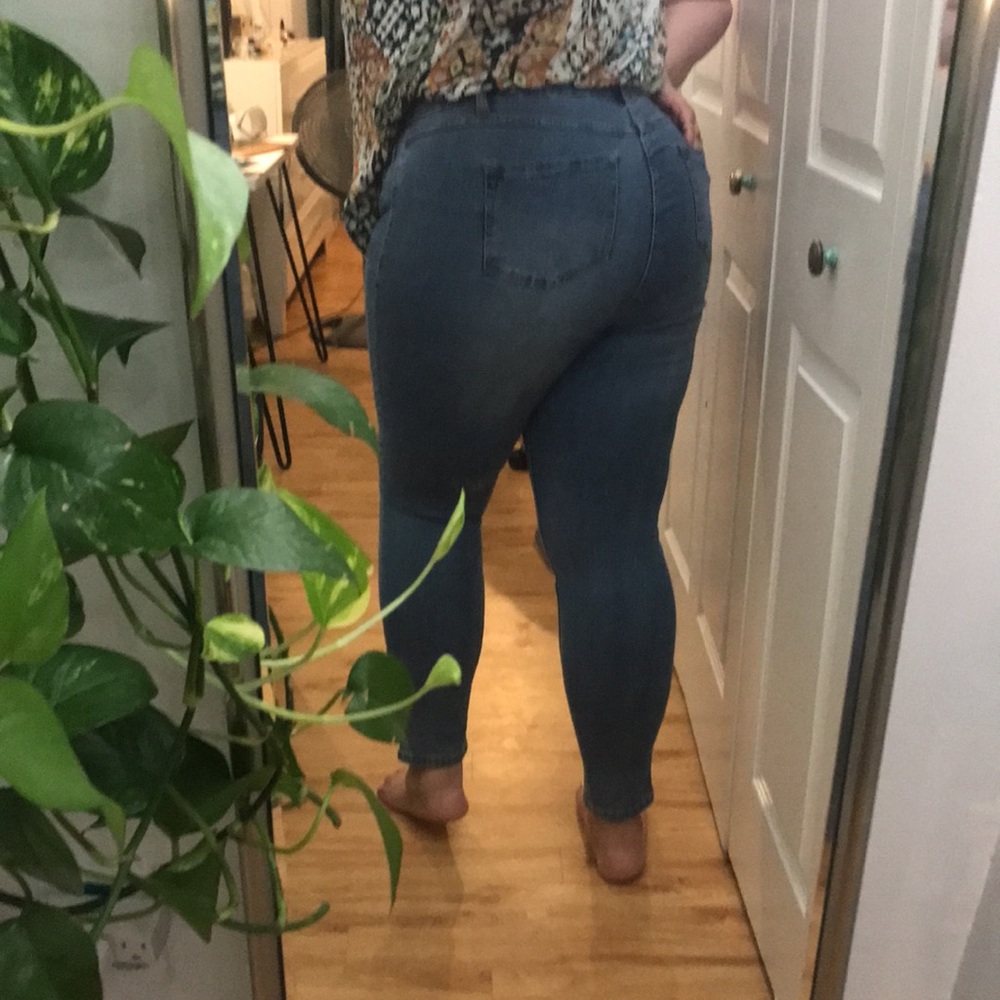 Stretch - Picture 3 of 4